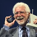 Mobiliojo telefono i&scaron;radėju vadinamas Martinas Cooperis. 