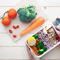 Didesnę pietų dėžutės dalį turėtų sudaryti daržovės, vaisiai ir grūdiniai produktai