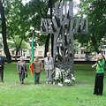 1991 m. Birželio sukilimo aukų kapų vietoje buvo pastatytas simbolinis paminklas &bdquo;Kryžius-medis&ldquo;. Dabar greta jo pastatyta dar 40 mažesnių kryželių.