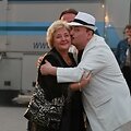 Kristina Brazauskienė su dainininku Simonu Donskovu.