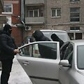 Į teismą atvežtas Žilvinas Ukockis slėpė savo veidą. 