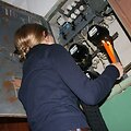Net ir kelių litų per mėnesį sąskaita už bendrųjų patalpų ap&scaron;vietimą verčia ie&scaron;koti būdų, kaip būtų galima dar sutaupyti. 
