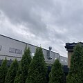 Klaipėdos rajono gyventojų terasos atsiveria tiesiai į pastatą, kur remontuojamos metalinės statinės