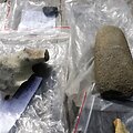 Archeologus nustebino Akmens amžiaus radiniai - akmeninis kirvukas ir titnagas.