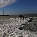 Melnragėje vyrai gelbėjo įlūžusias moteris ir vaikus.