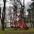 Danės skvere užvirė pirmieji darbai. Gyventojai piktinasi dėl kertamų medžių. 