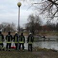 Ugniagesių pratybos ant Malūno tvenkinio Klaipėdoje.
