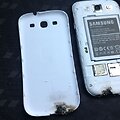Airis teigia, kad jo telefonas &bdquo;Samsung Galaxy S3&ldquo; užsidegė be priežasties. 