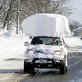 Vairuotojas patingėjo nukasti sniegą nuo savo automibilio stogo