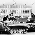 1991 metų rugpjūčio 19-ąją tankai stovėjo prie&scaron;ais Rusijos Baltuosius rūmus.