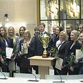 Merui A.Kupčinskui įteikta  Lietuvos jaunių žaidynių komandinė taurė.
