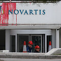 Anarchistai Atėnuose apniokojo papirkimu įtariamos vaistų kompanijos &bdquo;Novartis&ldquo; pastatą