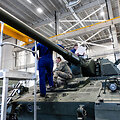 Generolo Romualdo Giedraičio artilerijos bataliono kariai apmoko Ukrainos mechanikus remontuoti savaeiges haubicas &bdquo;PzH 2000&ldquo;.