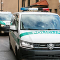 Policijos automobiliai prie Kauno tardymo izoliatoriaus