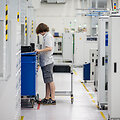 Spaudos konferencija ir mokytojų-elektronikos entuziastų apdovanojimai  &bdquo;Hella Lithuania&ldquo; gamykloje