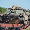 Į Gaižiūnų geležinkelio stotį atvykusi JAV karinė technika (tankai &bdquo;Abrams&ldquo;) ruo&scaron;iami transportavimui į Ruklos karinėje įguloje esančius padalinius.