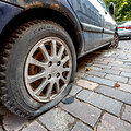 Sostinės Vokiečių gatvėje esantis apleistas automobilis