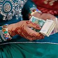 Pakistano transseksualų bendruomenėje vieną kartą asmeniui rengiama gimtadienio &scaron;ventė