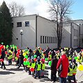 Per saugaus eismo dieną Kaune vaikai su pareigūnais gamino milžini&scaron;ką &scaron;viesoforą
