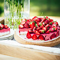 Jogurtinis braškių ir varškės tortas