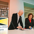 &bdquo;Kaunas 2022&rdquo; vadovė Virginija Vitkienė ir &bdquo;&Scaron;vyturys-Utenos alaus&ldquo; vadovas Rolandas Vir&scaron;ilas pasira&scaron;o bendradarbiavimo sutartį.