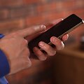Vyras siunčia SMS_Asociatyvi nuotr.