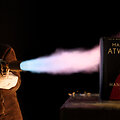 Margaret Atwood aukcione parduos nedegančią &bdquo;Tarnaitės pasakojimo&ldquo; kopiją