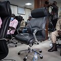 Tu&scaron;čia kėdė teismo salėje, kurioje turėtų sėdėti teismo procesą boikotuojantis Paulis Rusesabagina
