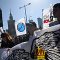 Demonstrantai Var&scaron;uvoje ne&scaron;a uždraustą ES simboliką.