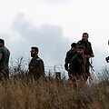 Izraelio kariai veikia prie Izraelio-Gazos sienos. / Amir Cohen / REUTERS