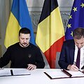 Ukrainos prezidentas Zelensky lankosi dėl paramos stiprinimo. / KENZO TRIBOUILLARD / AFP