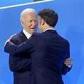 Bidenas su NATO lyderių grupės nuotrauka. / Ting Shen - Pool via CNP / POOL via CNP/INSTARimages.com