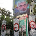 Naujai paskirtas Hamaso lyderis Yahya Sinwar rodomas ant stendo. / Majid Asgaripour / via REUTERS