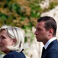 Prancūzijos prezidentas Macron'as susitinka su partijų lyderiais Paryžiuje. / Gonzalo Fuentes / REUTERS