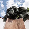 Salomėjos Nėries paminklas prie jos vardo gimnazijos / Greta Skaraitienė nuotr.