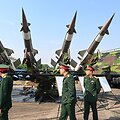 Hanojaus ginklų mugė / GIANG HUY / AFP