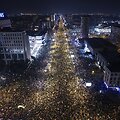 Serbijos studentai surengė naktinę tilto blokadą / Armin Durgut / AP