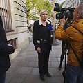 Marine Le Pen kalba su žurnalistais / Thibault Camus / AP