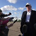 D. Trumpas su žurnalistais / Evan Vucci / AP