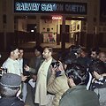 Įkaitų artimieji laukia informacijos apie i&scaron;puolį prie&scaron; traukinį Pakistane / Arshad Butt / AP
