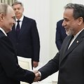 V. Putinas su A. Araghchi / Alexander Kazakov / AP