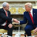 Benjaminas Netanyahu ir Donaldas Trumpas / SAUL LOEB / AFP