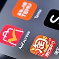 Kinijos internetinės prekybos programėlės / KIRILL KUDRYAVTSEV / AFP