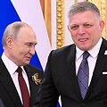 Vladimiras Putinas su Slovakijos ministru pirmininku / ALEXANDER NEMENOV / AFP