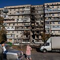 Butas po dronų smūgio Kyjive / TETIANA DZHAFAROVA / AFP