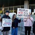 Protestas dėl garbės piliečio vardo atėmimo kardinolui Gulbinovičiui / BNS nuotr.