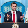 J. D. Vance'as / KEN CEDENO / AFP