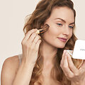 Naujas, dvelkiantis gaiva ir jaunatvi&scaron;kumu &bdquo;Jane Iredale&ldquo; prekės ženklo įvaizdis