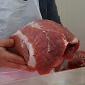 Turgavietėje prekiauta mėsa, kurios kilmės &scaron;alis nebuvo nurodyta.