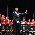 dabartiniai Europos varinių pučiamųjų instrumentų orkestrų čempionato (EBBC) Čempionai &ndash; &bdquo;Cory Band&ldquo; i&scaron; Velso bei orkestro dirigentas Philip Harper.